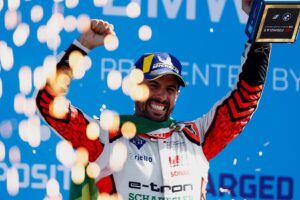 Luca Di Grassi comemora vitória em corrida de Berlim
