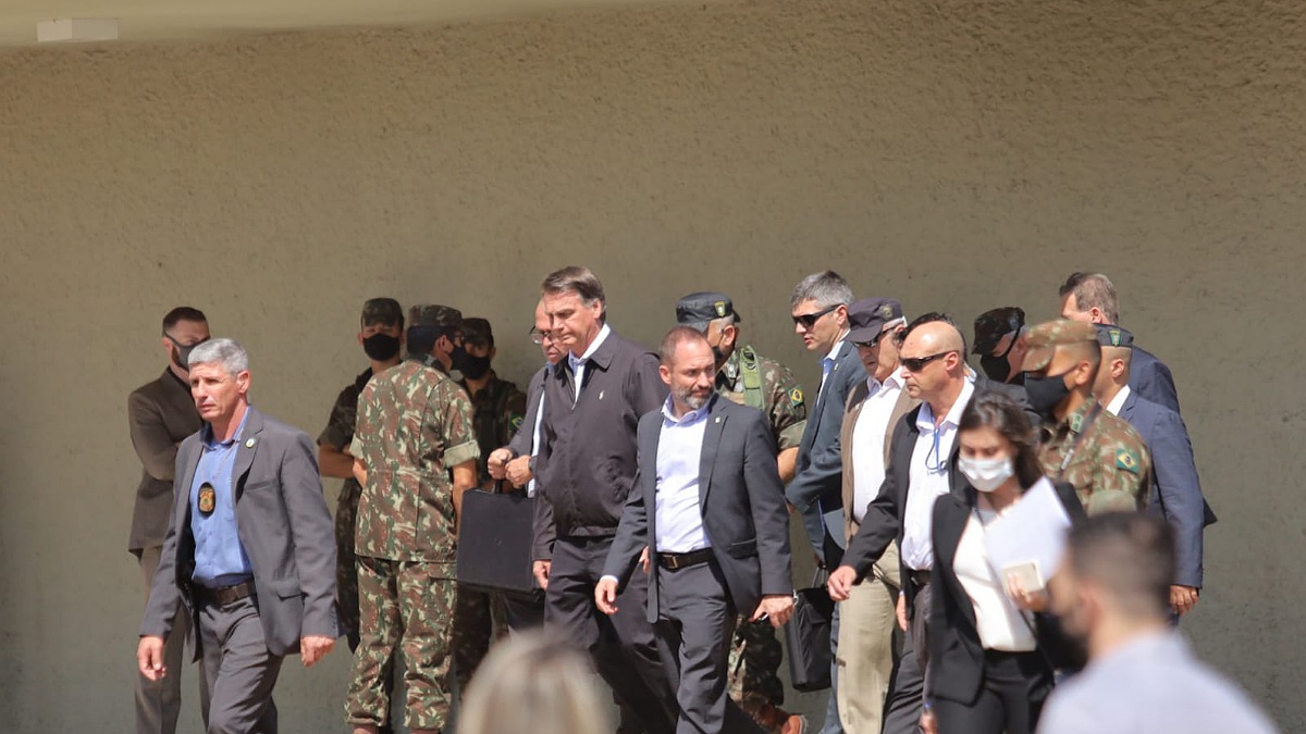 Solenidade de Passagem do Comando de Operações Especiais (GO)  #AoVivo: O  Presidente Jair Bolsonaro participa, em Goiânia (GO), da Solenidade de  Passagem do Comando de Operações Especiais. O General de Brigada