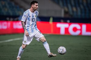 Camisa de Messi esgotou no mundo todo, diz jornal (Foto: Heber Gomes - Mais Goiás)