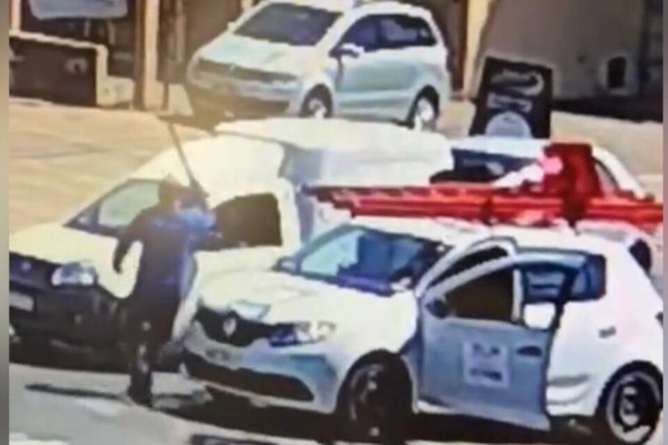 Carros estacionados em Goiânia - motorista agredido com porrete precisou de sutura
