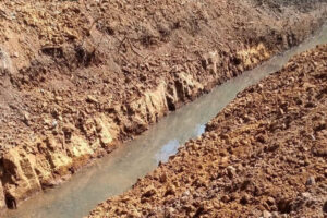 Imagem mostra trecho do rio que havia sido desviado. Foto ilustra: Preso fazendeiro suspeito de desviar o curso natural de rio em Mineiros