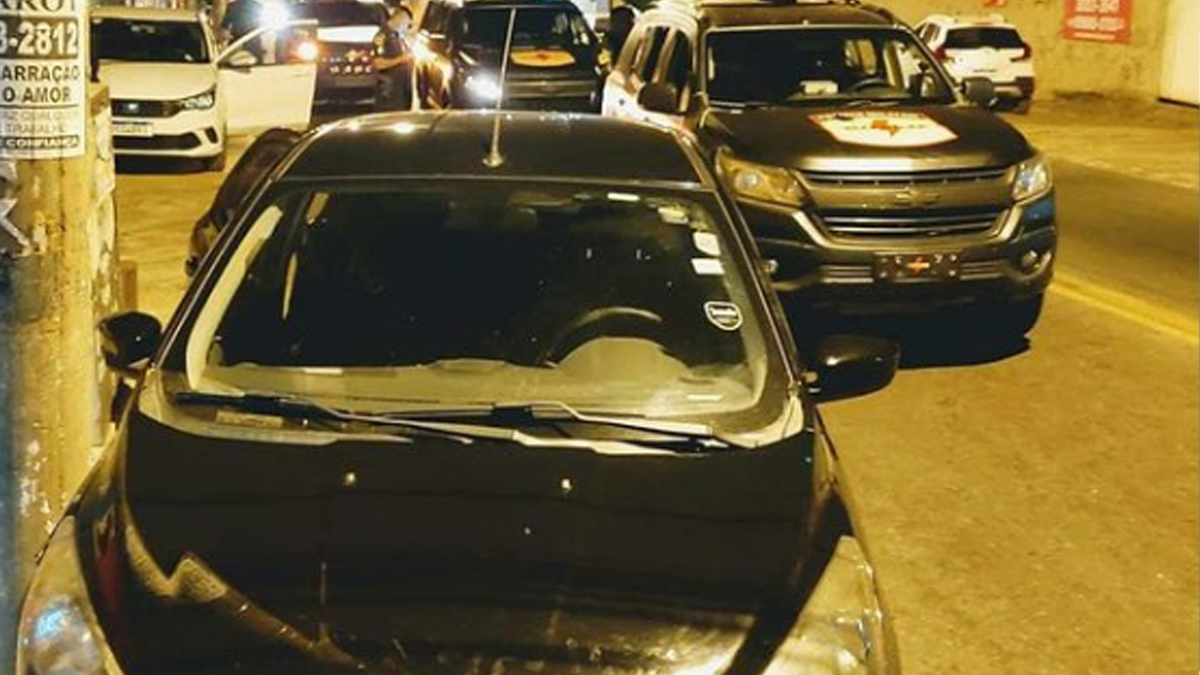 PM prende três homens e recupera carro roubado em Goiânia