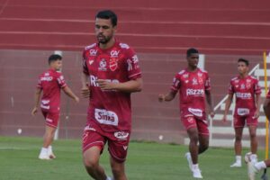 Cássio Gabriel durante treino no Vila Nova