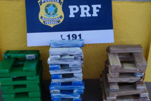 Uruaçu: PRF encontra 76 tabletes de maconha em malas de 3 mulheres em ônibus