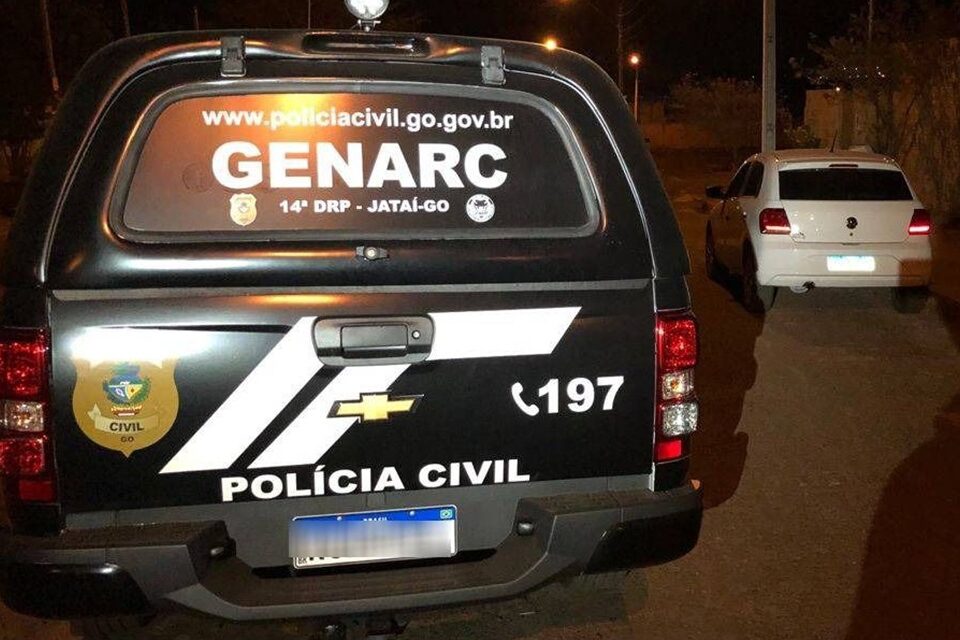 olícia recupera veículo de R$ 70 mil furtado e trocado por R$ 200 de cocaína, em Jataí