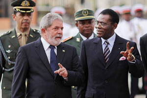 O então presidente Lula com o presidente Obiang, em 2010, na Guiné Equatorial - Ricardo Stuckert - 5.jun.2010/Divulgação Presidência