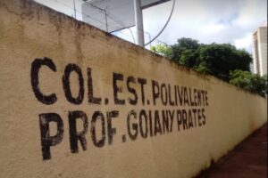 RETORNO: Colégio onde uma aluna foi esfaqueada pelo colega retoma aulas em Goiânia, nesta quarta-feira (25).