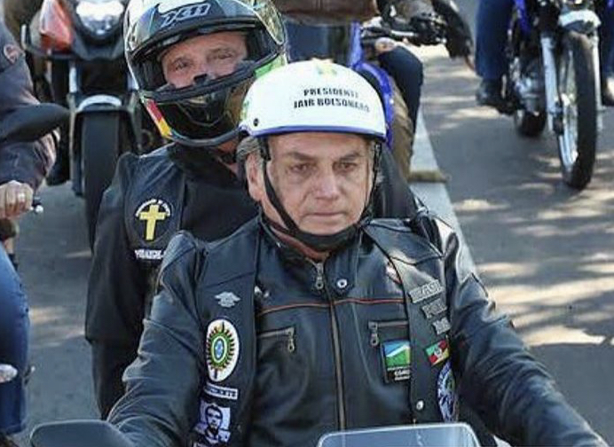 Em crise com STF, Bolsonaro participa de motociata em Brasília e provoca aglomeração (Foto: Instagram)