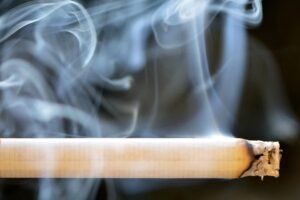 Essa é uma tentativa de tornar o país livre do fumo até 2025 Nova Zelândia proíbe venda de cigarro para nascidos a partir de 2009
