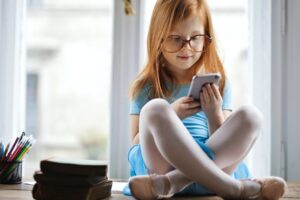 Pandemia aumenta uso de celulares por crianças de 0 a 3 anos de 15% para 59%