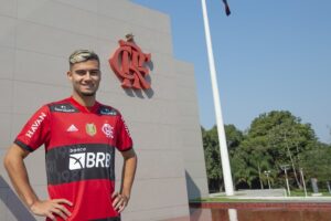Andreas Pereira em apresentação na CT do Flamengo