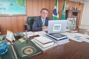 A veículo de Goiás, Bolsonaro diz que ministros do STF querem ser "donos do mundo"
