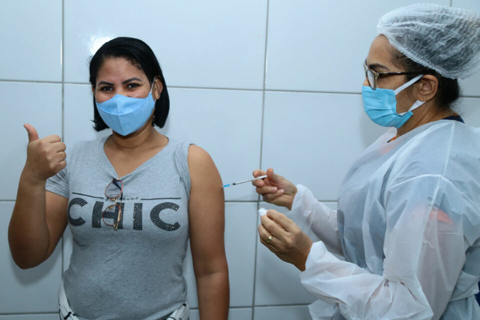 Aparecida quer imunizar mais de 2,5 mil pessoas em um dia na Super Quarta da Vacinação (Foto: Enio Medeiros - Secom Aparecida)