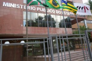 Ministério Público denuncia vereadora e médicos de Uruaçu por falsidade ideológica e
