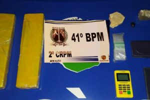 Drogas e máquina de cartão apreendidos pela PM em Aparecida