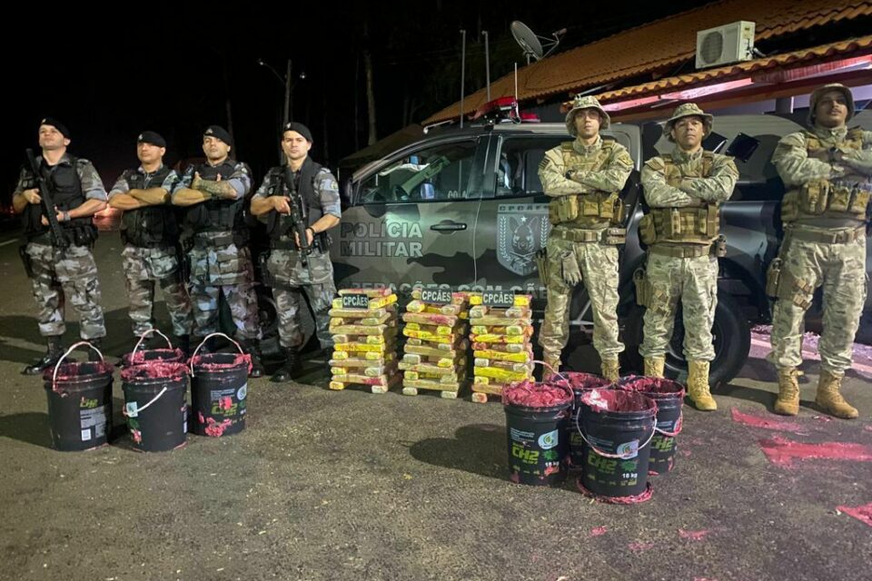 Policiais apreendem 100 quilos de maconha escondida em baldes de graxa, em Caçu