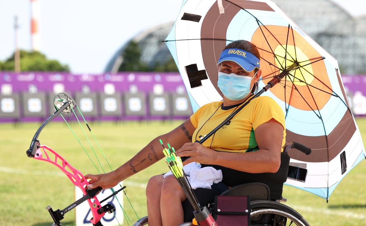 Rejane Cândida se prepara para atirar em Jogos Paralímpicos