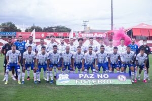 Jogadores do Grêmio Anápolis durante final do Goianão