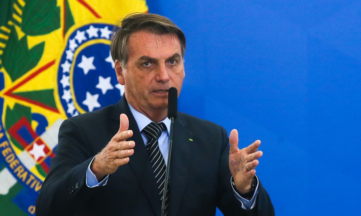 Bolsonaro critica Caiado em discussão sobre ICMS: "Fala grosso o cara"