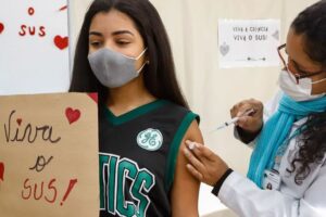 Ministério pede suspensão de vacinação de jovens; Goiás segue até posição da Anvisa