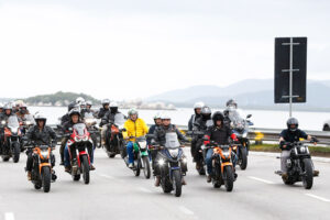 Bolsonaro promove motociada em Brasília, neste domingo