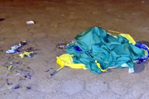A Polícia Militar (PM) prendeu um homem suspeito de atear fogo em uma bandeira do Brasil, que estava em um caminhão - Suspeito de atear fogo em bandeira do Brasil que estava em um caminhão é preso em Itaberaí