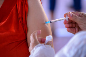 Covid-19: 70 postos e van itinerante aplicam doses da vacina em Goiânia
