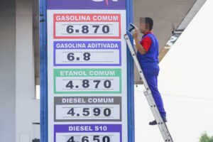 O litro da gasolina já é encontrado a R$ 6,87 após novo reajuste de combustíveis na Grande Goiânia, nesta quarta-feira (29). (Foto: Jucimar de Sousa/Mais Goiás)