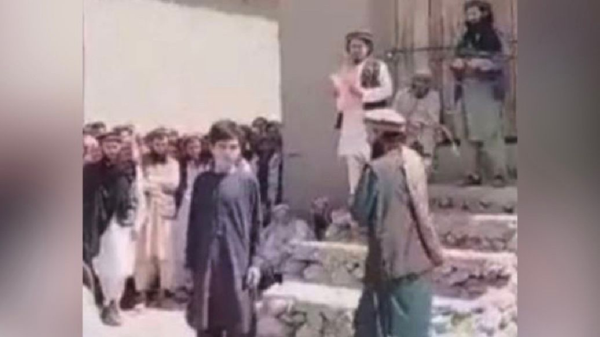 Membros do Talibã amarram adolescentes por 'terem roubado pão'