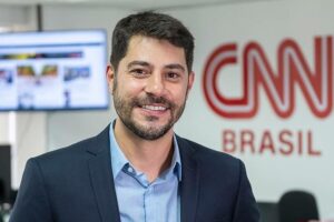 Evaristo Costa compartilha meme sobre sua demissão da CNN Brasil Famosos saem em defesa de Evaristo Costa, demitido da CNN por telefone