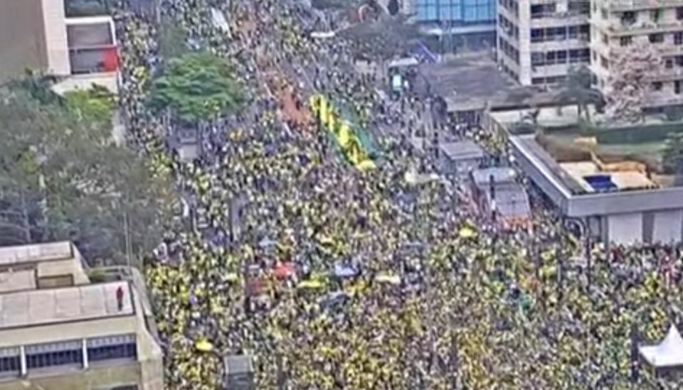PM estima 125 mil pessoas na Paulista e 15 mil no Anhangabaú (Foto: Reprodução - Globonews)
