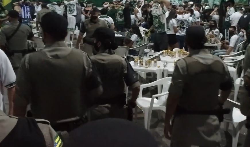Fiscalização encerra festa clandestina de torcida organizada em Goiânia