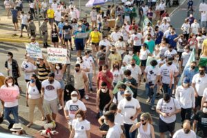 Uma manifestação em Goiânia pede o impeachment de Jair Bolsonaro. O ato, que aconteceu neste domingo (12), também é contra o PT e o Lula. (Foto: divulgação/MBL Goiás)