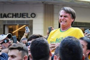 Michelle Bolsonaro diz que internação de Bolsonaro é resultado da facada de 2018