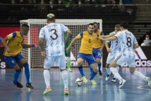 Jogo entre Brasil e Argentina pela Copa do Mundo de Futssal