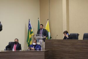 Vereadores de Aparecida de Goiânia em plenário da Câmara Municipal