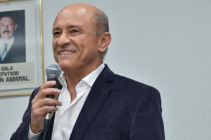 Com fusão entre DEM e PSL, Caiado vai liderar o novo partido, diz Lívio Luciano