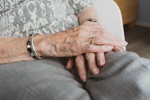 idosa de 84 anos foi socorrida pelo Corpo de Bombeiros Militar (Foto ilustrativa: Pxfuel)