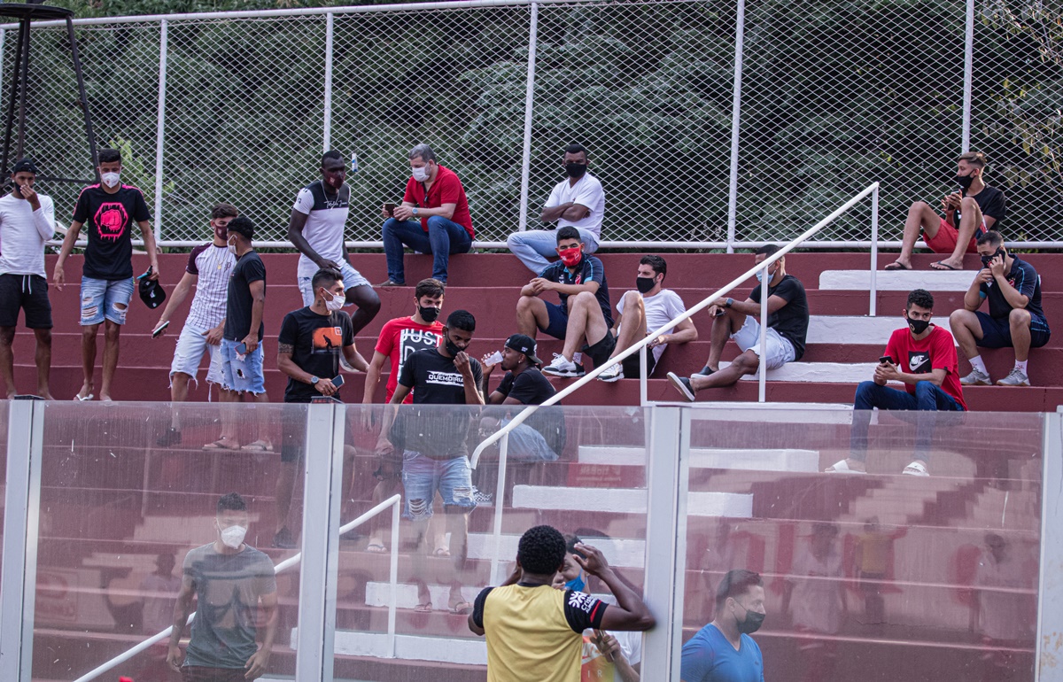 Torcedores durante partida entre Vila Nova e Atlético-GO, pelo Sub-20