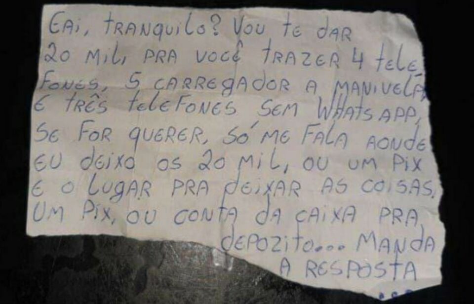 Preso manda bilhete e oferece R$ 20 mil a policial penal em troca de celulares em presídio de Goianira