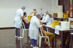 Goiânia aplica a 1ª dose contra Covid sem necessidade de agendamento nesta quinta (9). Vacinação dessa forma ocorre até o próximo sábado (11). (Foto: Jucimar de Sousa/Mais Goiás)