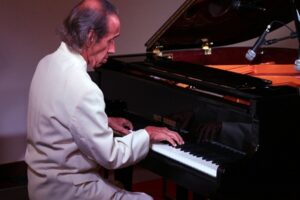 Morre o pianista João Carlos Assis Brasil, músico versátil e sem preconceitos