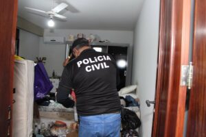 Mulher é presa por negociar prostituição através de rifa, em Salvador
