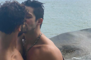Igor Cosso perde seguidores após postar beijo com namorado: 'normalizem o afeto'