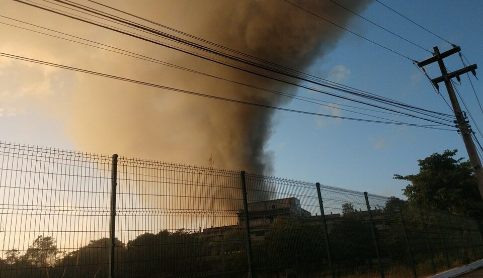 Incêndio atinge o Tribunal de Justiça do Ceará - fumaça pode ser vista de longe