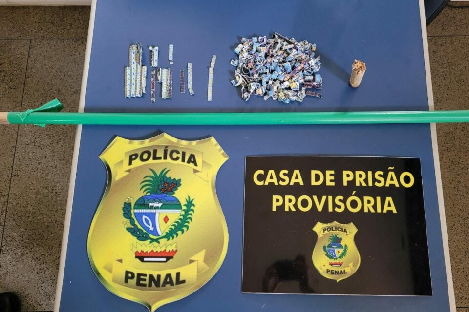 Policiais penais interceptam drogas escondidas em biscoitos e rodo