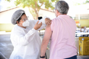 A vacinação contra Covid em Goiânia continua nesta segunda (20). Ao todo, são 29 pontos para aplicação da 1ª, 2ª e 3ª doses. (Foto: Jucimar de Sousa)