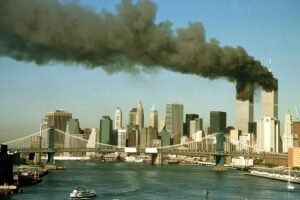 World Trade Center solta fumaça após ataque terrorista
