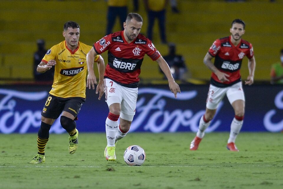 Éverton Ribeiro durante jogo do Flamengo pela Libertadores
