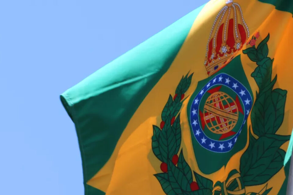 Fux manda retirar bandeira do Brasil Império hasteada em sede do TJ no MS